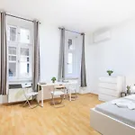 Very Convenient Flat شقة بودابست