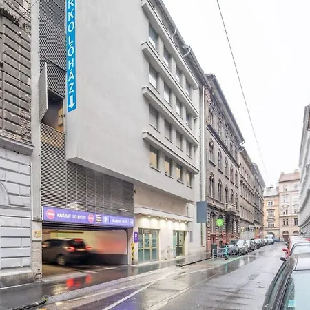 Very Convenient Flat *